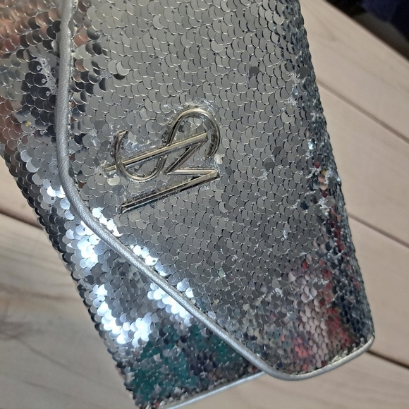 STEVE MADDEN BGLAMY Sequin Clutch Silver Shoulder Crossbody Bag Party - Picture 11 of 12